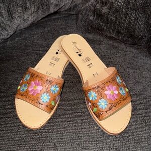 Brown Floral Embroidered Women's Leather Sandals Size 7